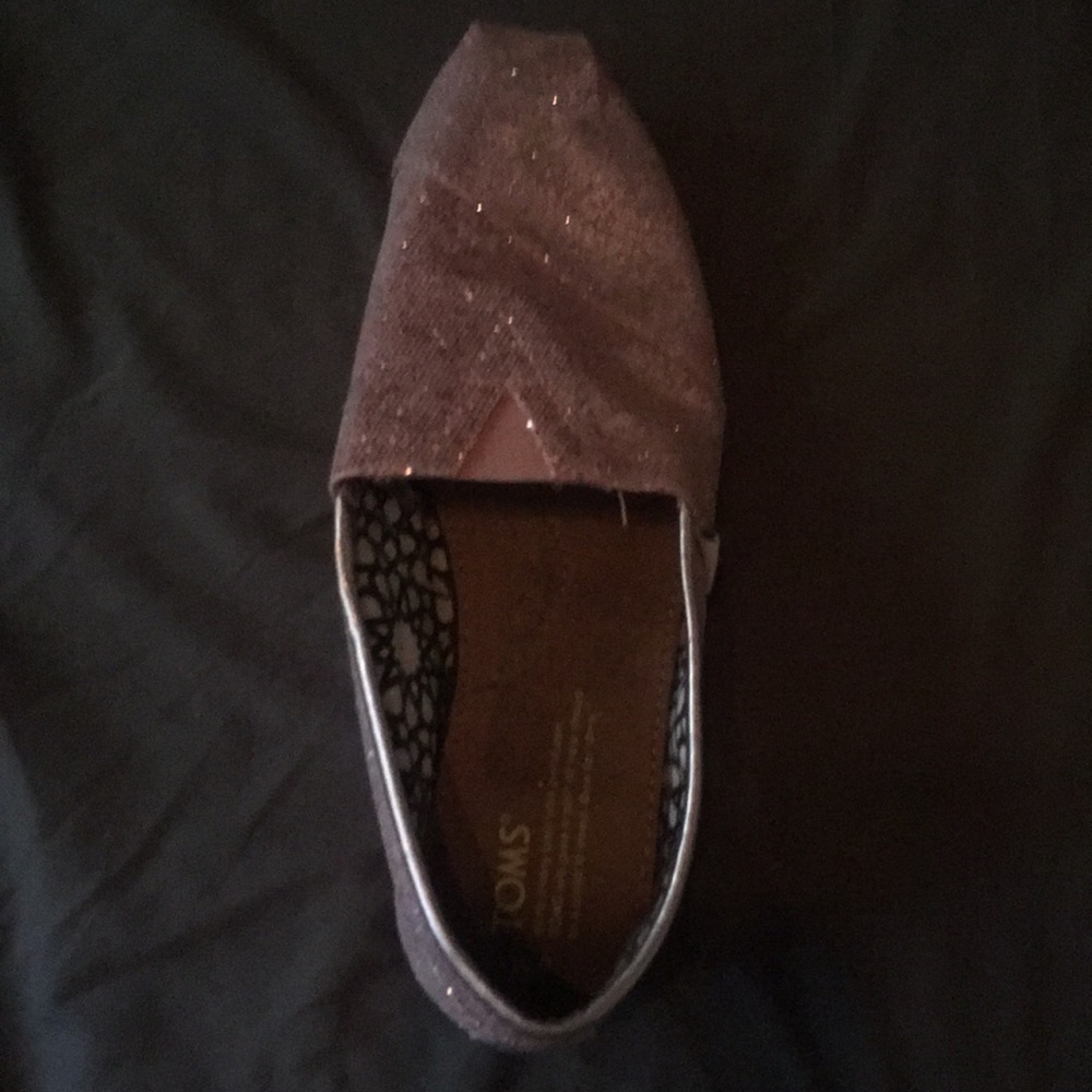 Toms slip on